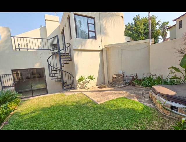 2 BEDROOM TOWNHOUSE FOR SALE IN MAGALIESSIG